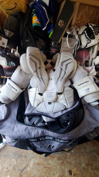 Large Vaughn Velocity V7 XF Pro Carbon Goalie Chest Protector