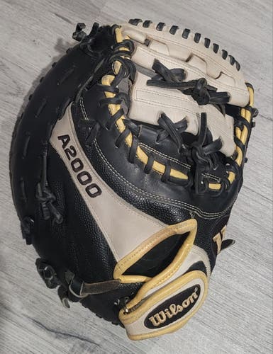 Used 2019 12" Wilson A2000 Right Hand Throw First Base A2000 Softball Glove 12" Fastpitch