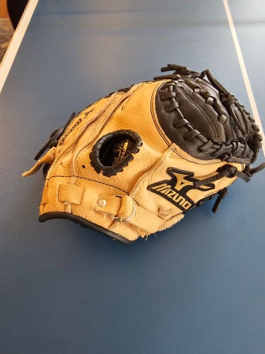 Mizuno Right Hand Throw GXC105 Catcher's Glove 32.5"