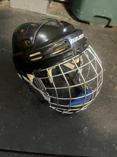 Bauer 4500 helmet and cage size medium black