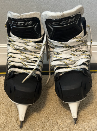 Junior Used CCM Super Tacks 9370 Hockey Goalie Skates Regular Width Size 3