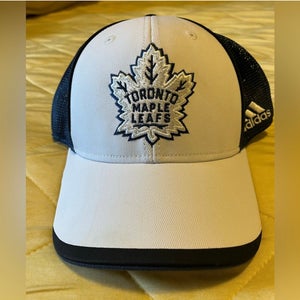 Toronto Maple Leafs Adidas flexfit hat Men’s S/M
