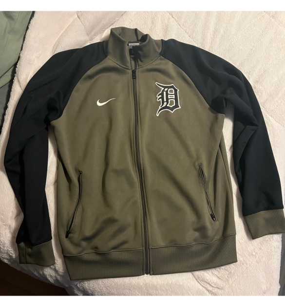 Detroit Tigers Nike track jacket men’s large
