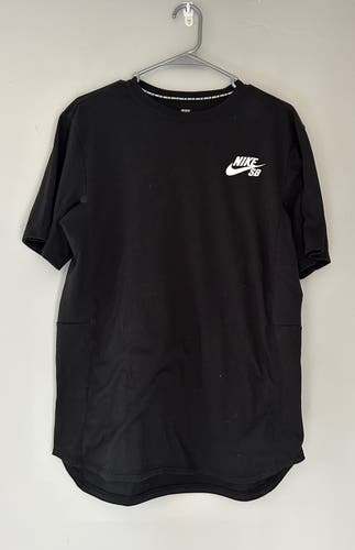 Men’s Medium Black Used Nike Dri-Fit Shirt