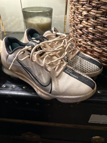 White Men's Metal Low Top Force Zoom Trout 7
