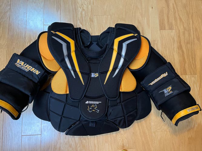 Used Large Vaughn Velocity V7 XF Pro Carbon Goalie Chest Protector