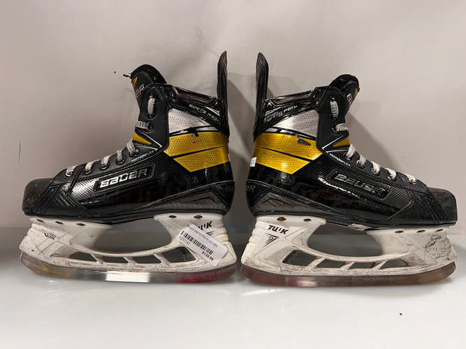 Junior Used Bauer Supreme Ignite Pro+ Hockey Skates Extra Wide Width Size 3.5