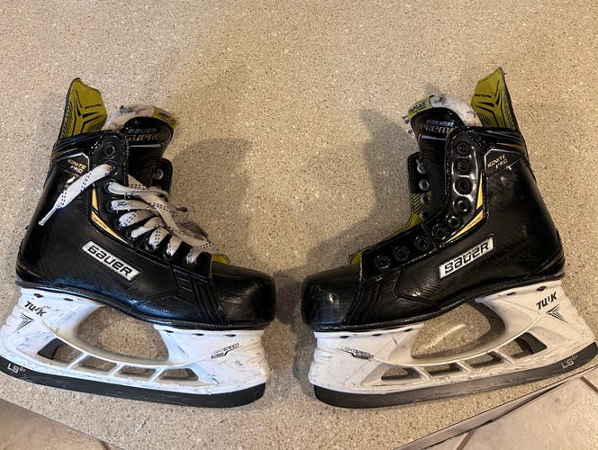 Junior Bauer Regular Width   Size 3.5 Supreme Ignite Pro Hockey Skates