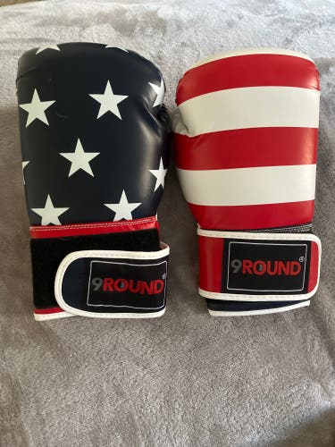 9 Round boxing gloves