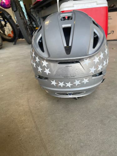 Player's Cascade R Helmet