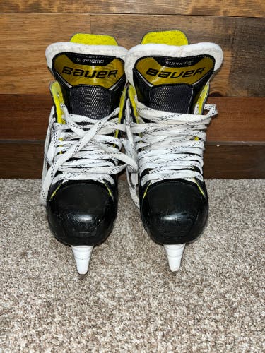 Senior Bauer Regular Width   7.5 Supreme S37 Hockey Skates
