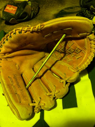 Used Wilson A2124 Glove