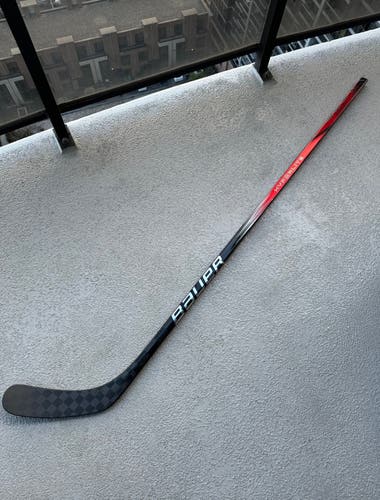 Senior Right Handed P92 Pro Stock Vapor Hyperlite 2 Hockey Stick