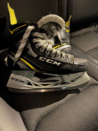 Senior CCM Regular Width 9 Super Tacks 9360 Hockey Skates