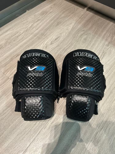 Vaughn V9 Senior Knee Guards