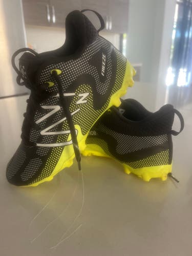 Black Used Size 4.5 (Women's 5.5) Mid Top Freeze