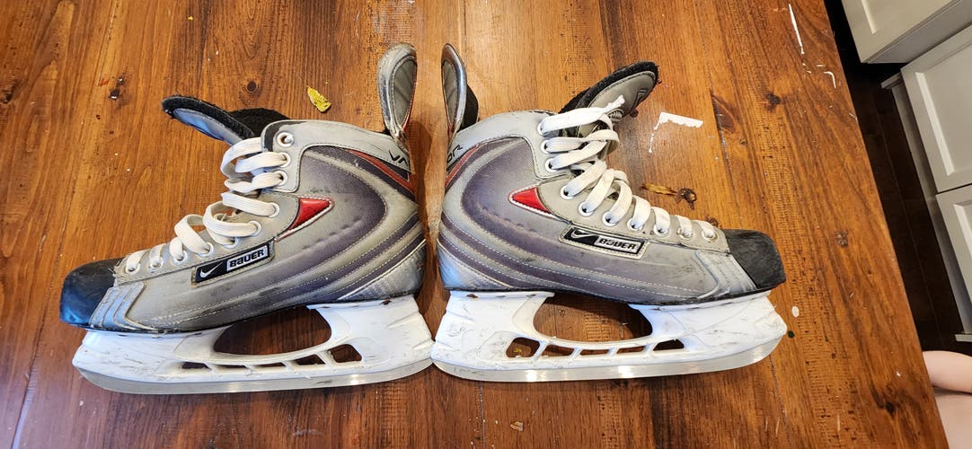 Senior Used Bauer Vapor XXXX Hockey Skates Regular Width 8.5