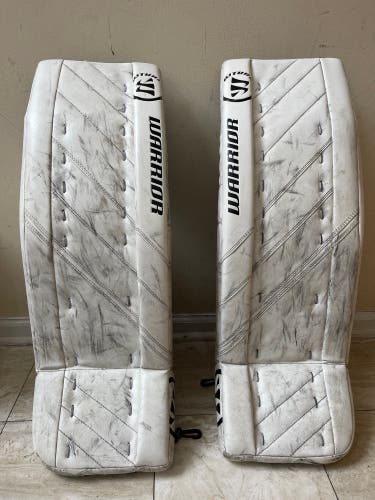 Used 32" Warrior Ritual G4 Goalie Leg Pads.
