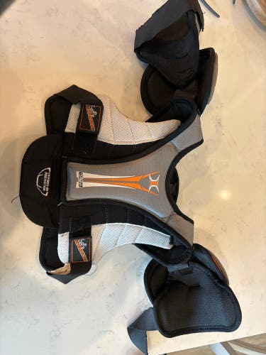 Used Medium Youth Itech Shoulder Pads