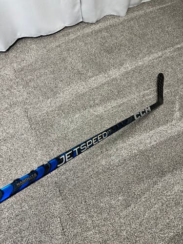Senior Left Hand P28M Pro Stock JetSpeed FT5 Pro Hockey Stick