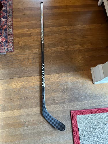 Senior Left Hand P28 Vapor Hyperlite Hockey Stick