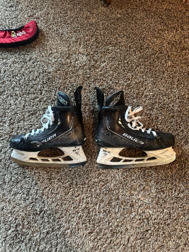 Used Bauer Pro Stock 8 Vapor Hyperlite Hockey Skates
