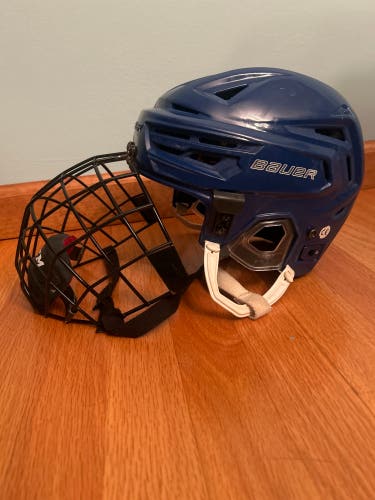 Used Medium Bauer Re-Akt 150 Helmet
