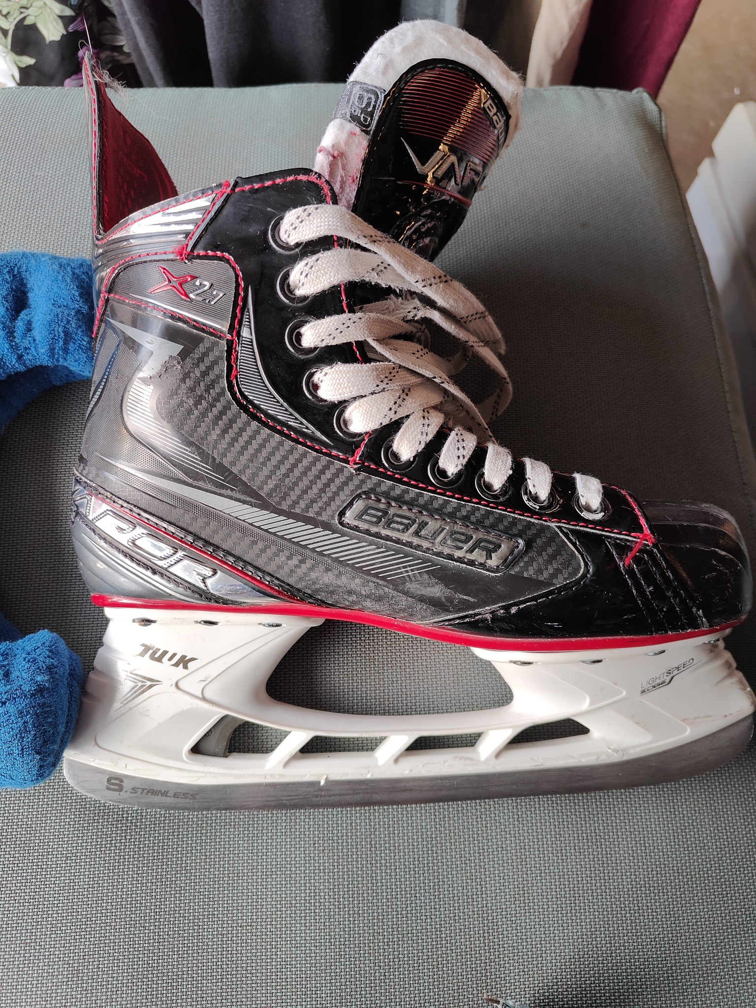 Used Senior Bauer Vapor Hockey Skates Regular Width Size 6.5