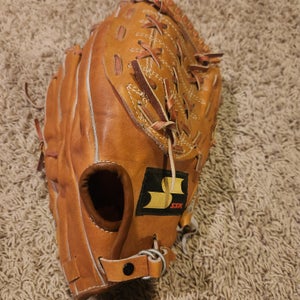 SSK Right Hand Throw Dimple II USG 90 Softball/Baseball Glove 13.5"