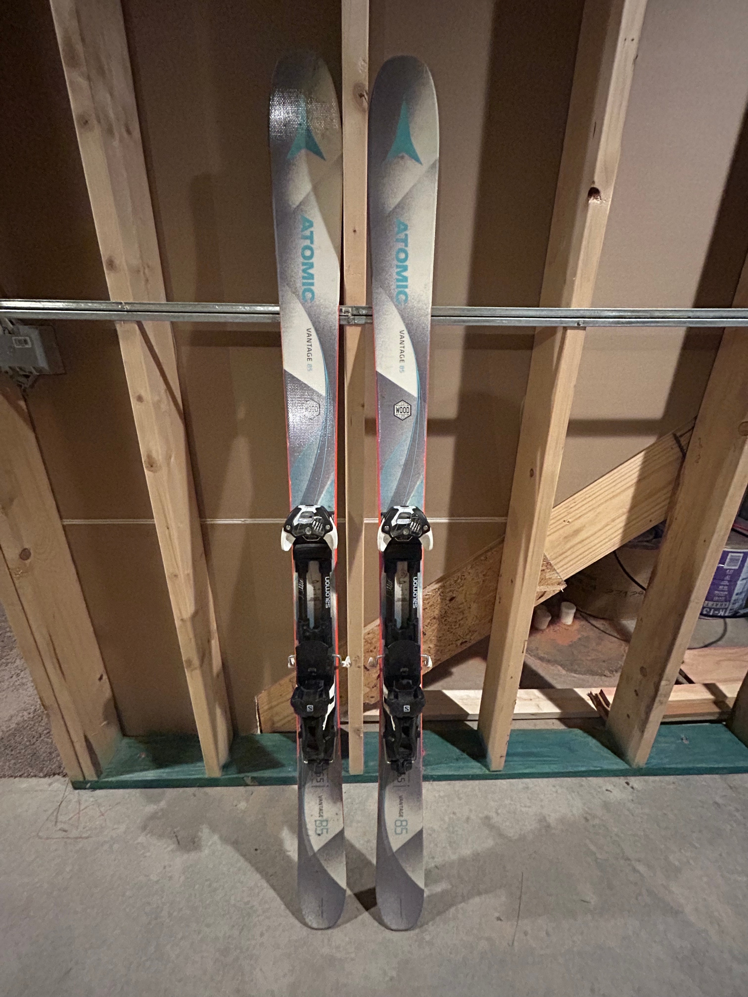 Used Women's 2018 165 cm All Mountain Skis With Bindings