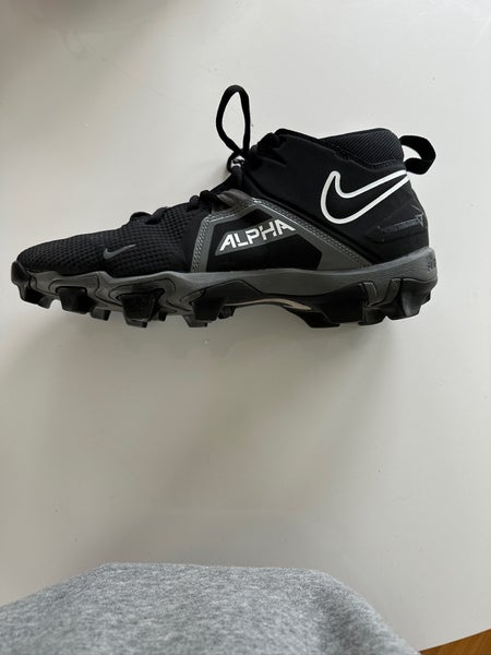 Black Youth Unisex Used Size 10 (Women's 11) Molded Cleats Nike Cleats