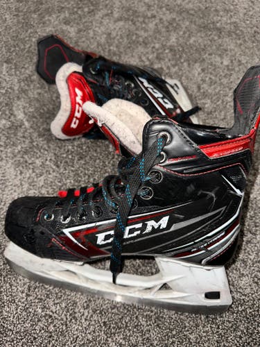 Senior Used CCM JetSpeed Control Hockey Skates Regular Width 8