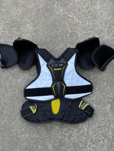 Senior Small Used Small CCM Tacks 5092 Shoulder Pads