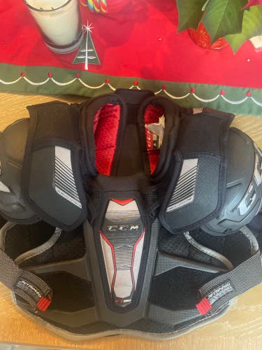 CCM JetSpeed FT 390 Shoulder / Chest protector
