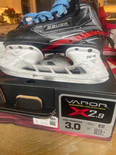 Junior Bauer Extra Wide Width Size 3 Vapor X2.9 Hockey Skates