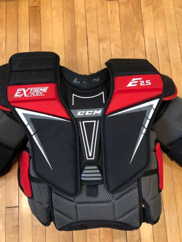 Used Small / Medium CCM Extreme Flex E2.5 Goalie Chest Protector