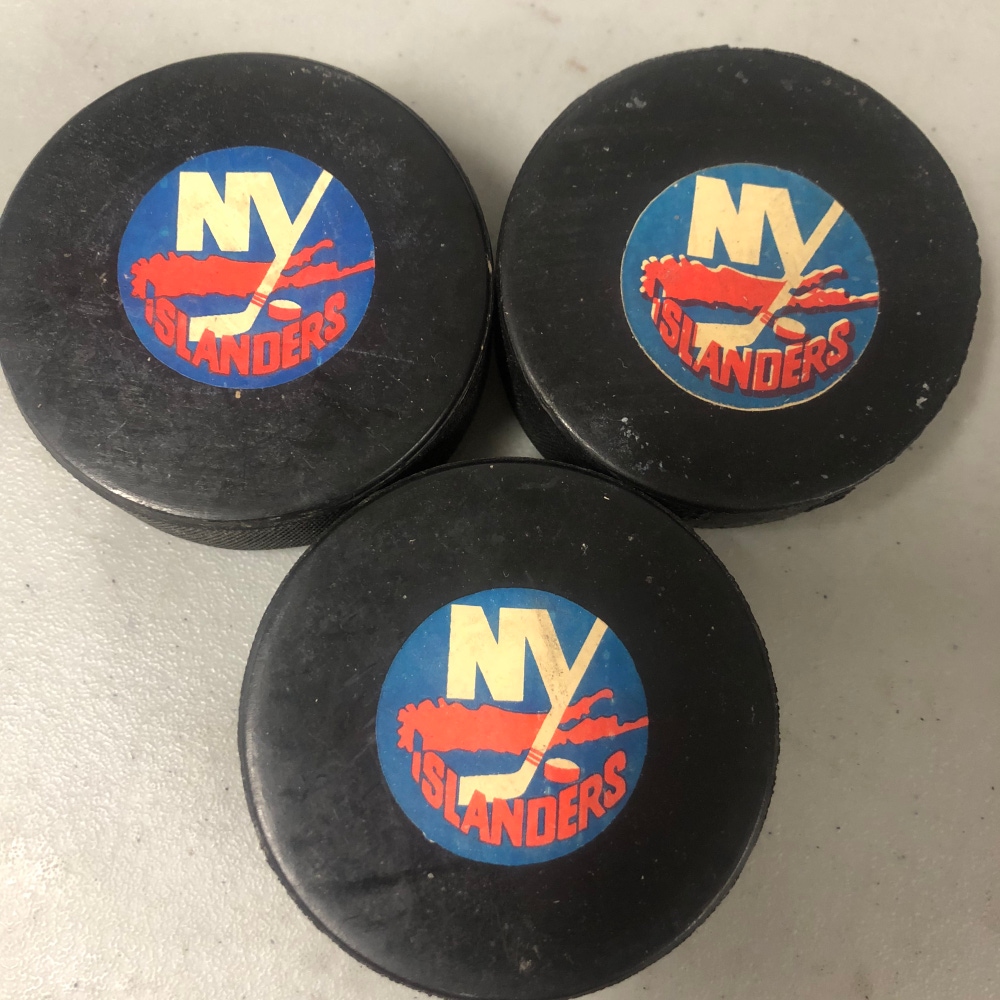 New York Islanders vintage hockey puck