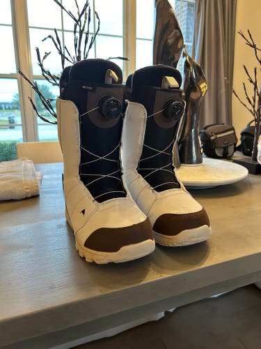 Unisex Size 9.5 (Women's 10.5) Burton Moto Snowboard Boots