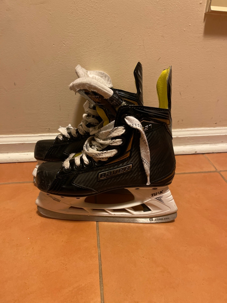 Junior Bauer  Size 5 Supreme Hockey Skates