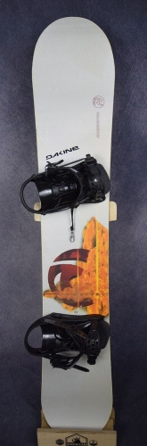 ROSSIGNOL DAKINE SNOWBOARD SIZE 152 CM WITH NEW ROSSIGNOL LARGE BINDINGS