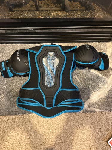True ax7 adult medium shoulder pads
