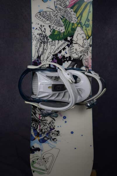 ROXY スノーボードセット silhouette 143 ROXY SILHOUETTE SNOWBOARD SIZE 145 CM WITH NEW K2 MEDIUM