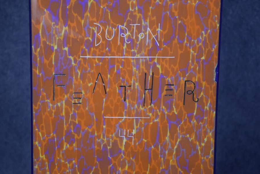 BURTON FEATHER SNOWBOARD SIZE 144 CM WITH NEW CHANRICH MEDIUM