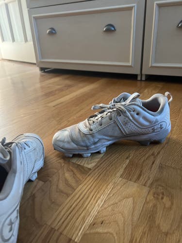 White Used Men's Size 9.0/Women's 10 Molded Cleats Under Armour Low Top