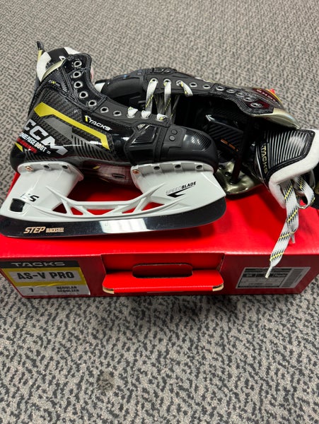 CCM Tacks AS-V Pro Size 7 Regular width skates