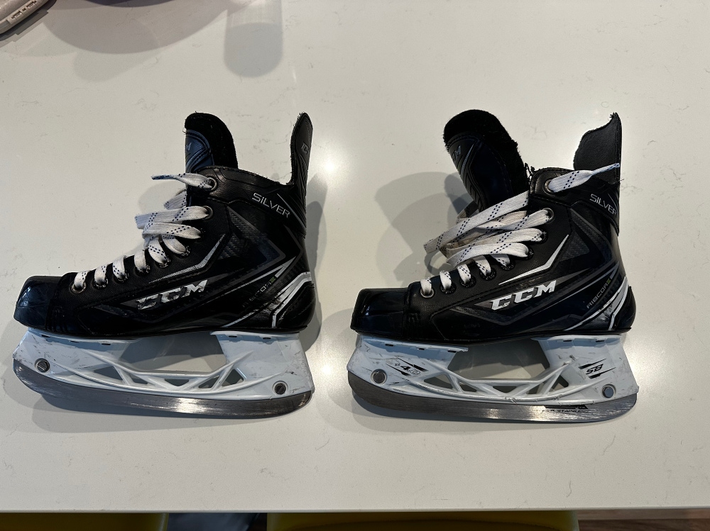 Junior CCM Regular Width Size 3.5 RibCor Silver Hockey Skates
