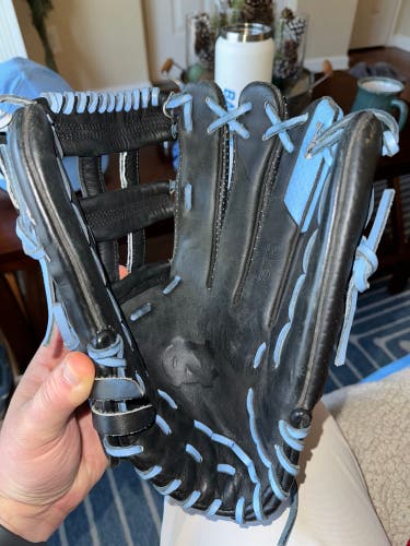 Custom North Carolina Tar Heels : 12.75" MVP Select Baseball Glove - Outfield