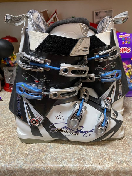 26 26.5 265 260 Women's Nordica Soft 65 Flex Grandsport Downhill Ski Boot