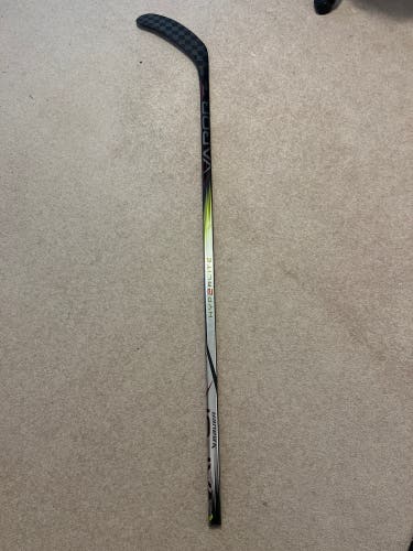 Used Right Handed P92M  Vapor Hyperlite 2 Hockey Stick