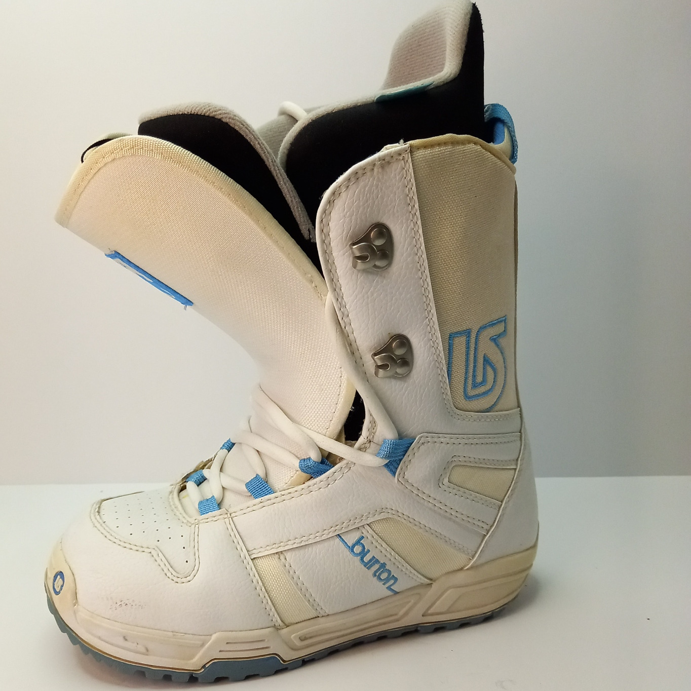 Women's Used Size 5.0 (Women's 6.0) Burton Casa Snowboard Boots